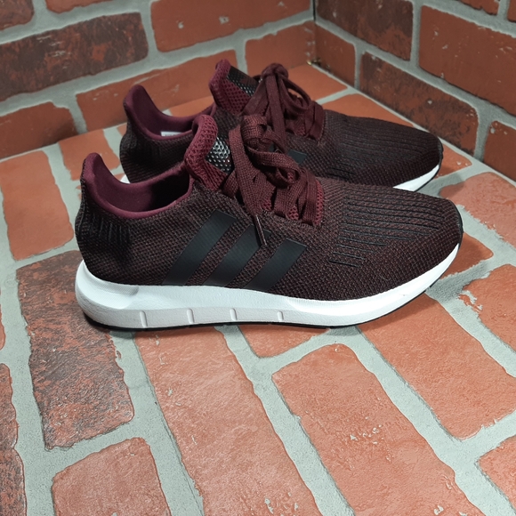 ADIDAS SWIFT RUN - Picture 4 of 8